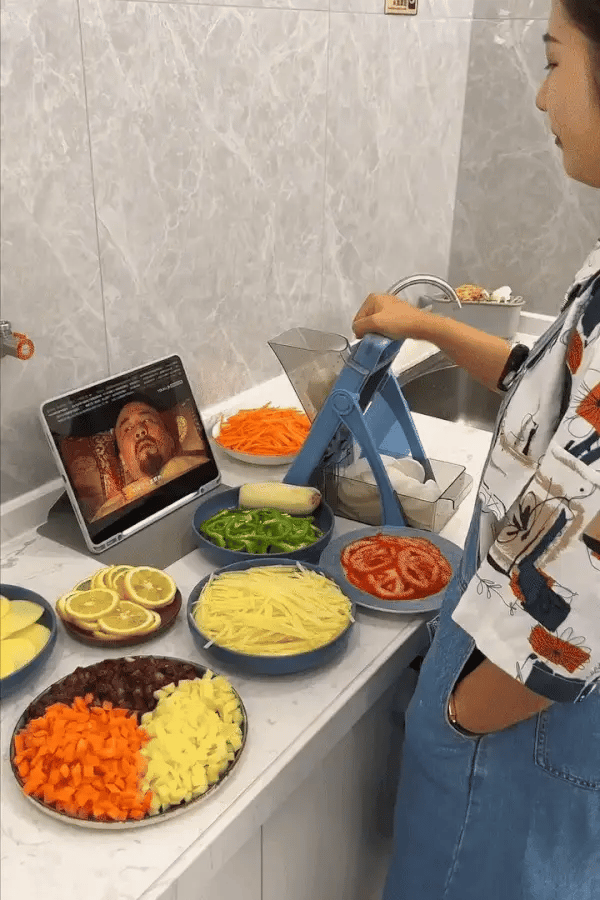 Multifunction Manual Vegetable Cutter & Slicer